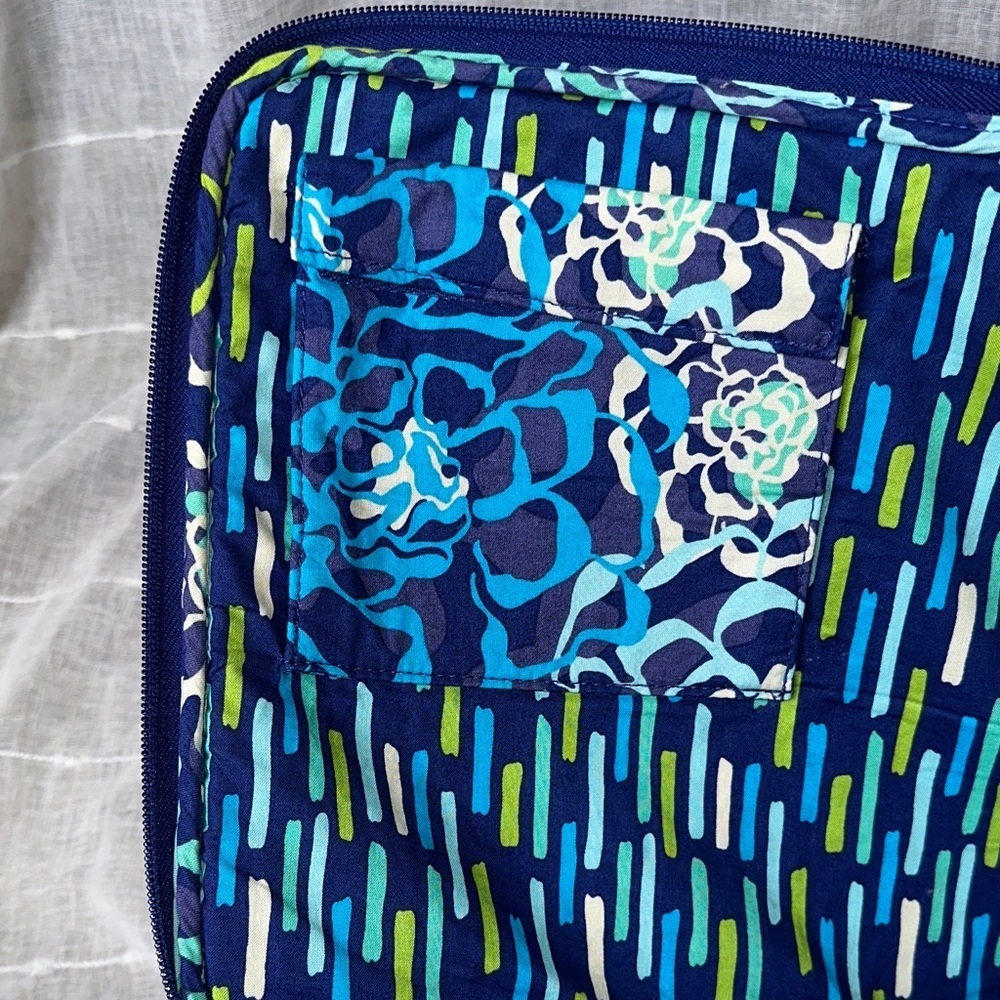 Vera Bradley Katalina Blues Quilted Laptop Travel Case w/Pocket & 3/4 Zip NWOT - Picture 12 of 16